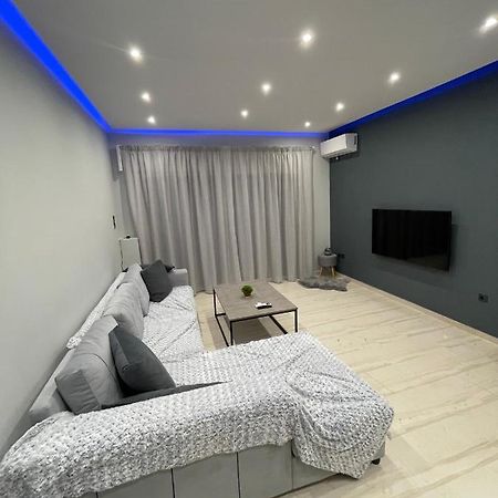 Luxury 3 Bedroom Apartment In Kiato Center Bagian luar foto