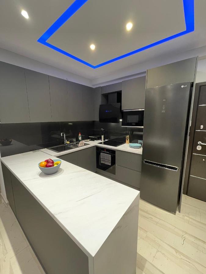 Luxury 3 Bedroom Apartment In Kiato Center Bagian luar foto